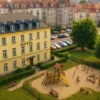 Rodzinny hotel we Wrocławiu z placem zabaw i przestrzenią zieloną dla dzieci