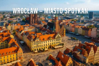 Panorama wrocławskiego Rynku z ratuszem i kolorowymi kamienicami – serce „miasta spotkań” w pełnym słońcu