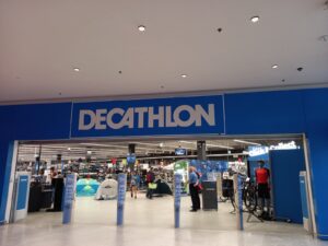 Sklep Decathlon w centrum handlowym Corona