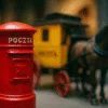 Muzeum Poczty we Wrocławiu – skrzynka pocztowa i dyliżans z bliska, styl tilt-shift