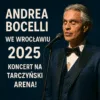 Andrea Bocelli we Wrocławiu 2025 – koncert na Tarczyński Arena, plakat promocyjny z artystą śpiewającym przy mikrofonie w eleganckim smokingu, ciemne tło i wyraźny tekst wydarzenia