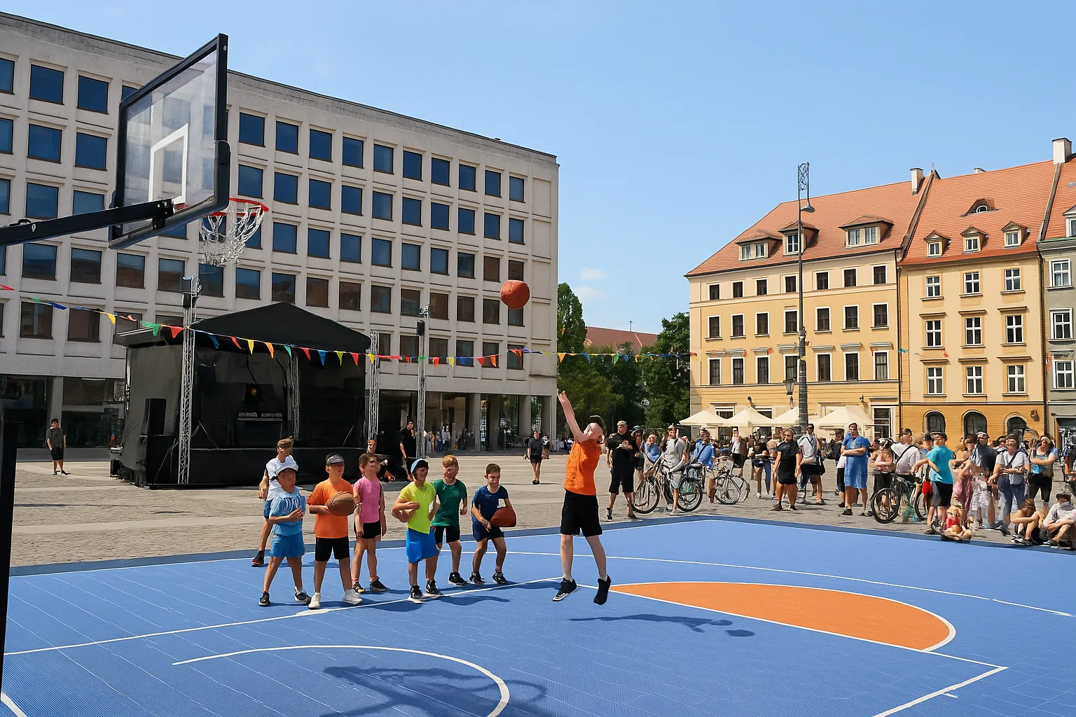 Dzieci grające w koszykówkę na placu Nowy Targ podczas miejskiego wydarzenia sportowego we Wrocławiu – turniej z udziałem gwiazd, konkursy i animacje