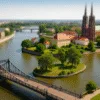 Most św. Macieja i Wyspa Tamka we Wrocławiu z widokiem na Ostrów Tumski i Odrę – spokojne miejsce na spacer w centrum miasta