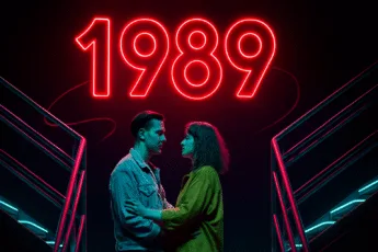 Futurystyczna scena musicalu z neonową liczbą 1989 i parą w świetle reflektorów