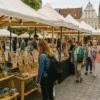 Stoiska z rękodziełem na Targach rzeczy niepospolitych Artishop we Wrocławiu
