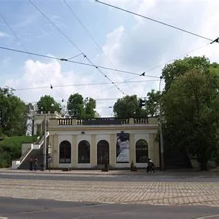 Taras Bastionu – widok od strony ulicy