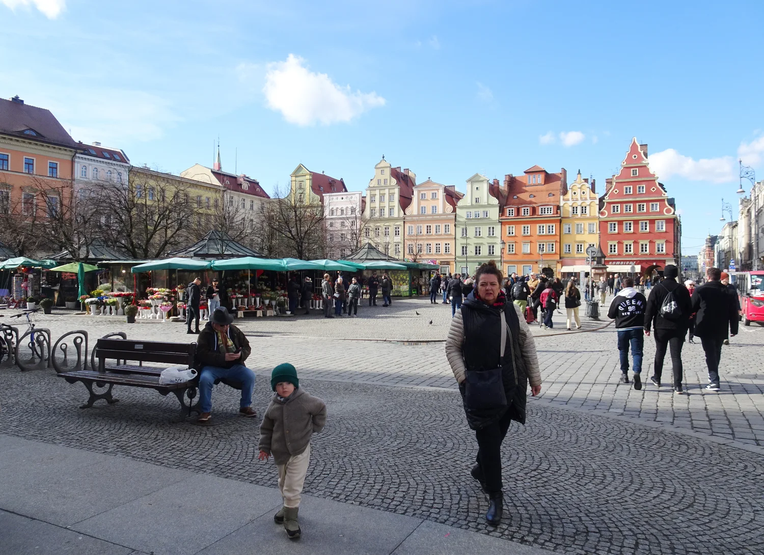 Blumenstände und Häuser am Plac Solny