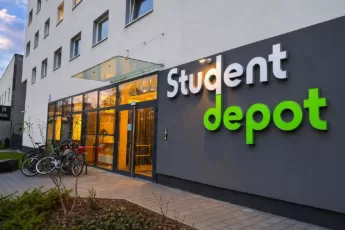 Student Depot we Wrocławiu – wejście do nowoczesnego akademika dla studentów
