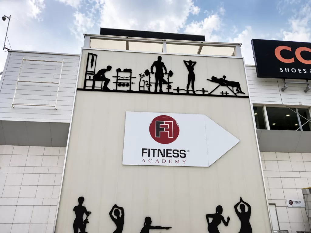 Фитнес клуб Fitness Academy в ТЦ Корона во Вроцлаве — внешний вид и вход в спортзал